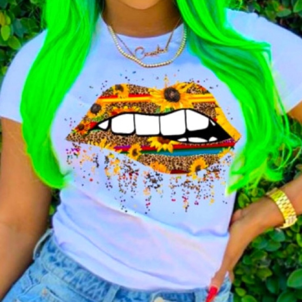 💋Baby Blue 💋🌻👄 Sunflower 🌻 On Kissed Lips Short Sleeve T-Shirt